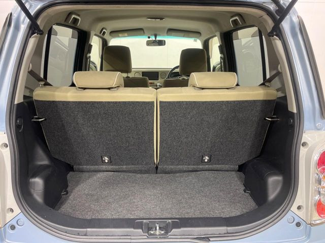 ���i�̂���������ʋ΁A���}���ɏ\���ȉ׎��X�y�[�X���m�ۂ��Ă���܂��B�Z�J���h�V�[�g��|���ƁA�傫�ȉו��̐ύڂ��\�ł���