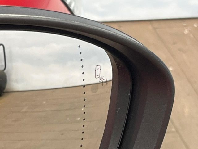 ���u���C���h�A�V�X�g�Z���T�[:���p����̎Ԃ����m���A�h���C�o�[���Ԑ��ύX���s���ۂɁA�x�����Ƌ��ɒ��ӂ𑣂��Ă������S�x���@�\�ł�!