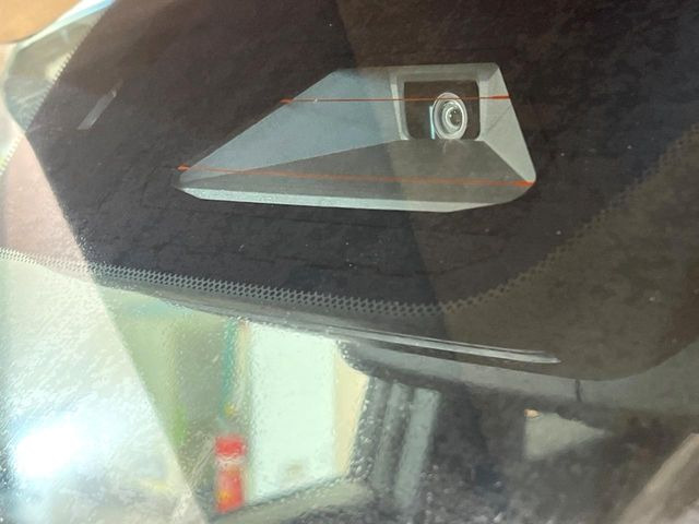 �y�g���^�Z�[�t�e�B�Z���X�z���s���ɑO���̎ԗ�����F�����A�Փ˂������Ȏ��͌x��ƃu���[�L�ŏՓˉ���Ɣ�Q�y�����A�V�X�g�B�����S�Ƀh���C�u�����y���݂��������܂��B