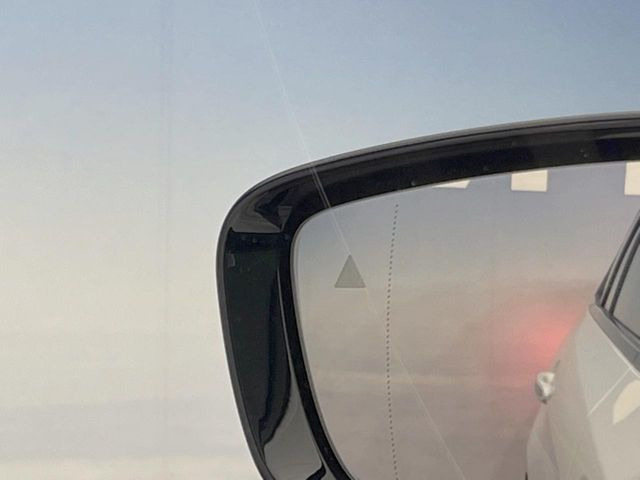 ���u���C���h�A�V�X�g�Z���T�[:���p����̎Ԃ����m���A�h���C�o�[���Ԑ��ύX���s���ۂɁA�x�����Ƌ��ɒ��ӂ𑣂��Ă������S�x���@�\�ł�!