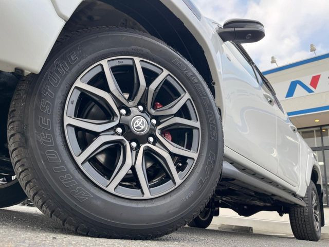 �y����18�C���`�A���~�z�C�[���z�O�ςɃ}�b�`���������A���~�z�C�[���𑕒����Ă���܂��B�e��ЊO�A���~�z�C�[����A�X�^�b�h���X�^�C�����戵�����Ă���܂��B���񂲑��k����������