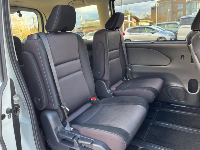 �Z�J���h�V�[�g�͒������������ƂȂ��Ă���A�X���C�h����ΒʘH�X�y�[�X���o��!�O��̈ړ����Ƃ��Ă��ȒP�ł���������A8����Ԏ������K�ȍ���S�n�̃V�[�g�ƂȂ��Ă��܂���