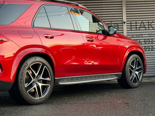 �C���~�l�[�e�b�h�E�T�C�h�����j���O�{�[�h�E�����Z�f�X���S�v���W�F�N�^�[���C�g�B