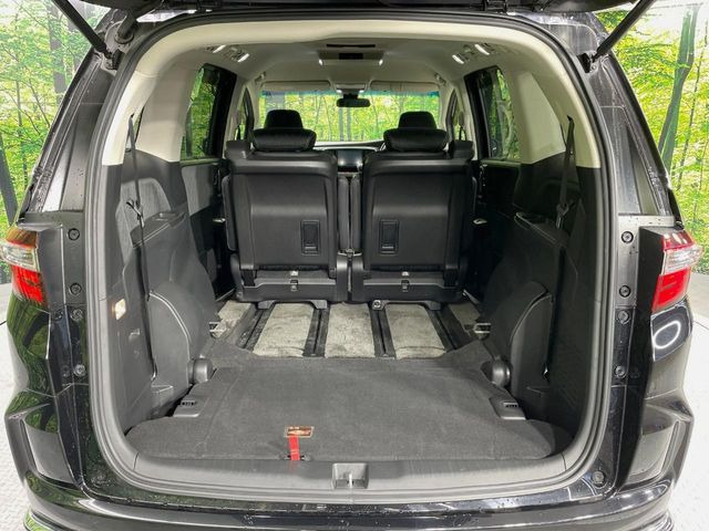 ���i�̂���������ʋ΁A���}���ɏ\���ȉ׎��X�y�[�X���m�ۂ��Ă���܂��B�Z�J���h�V�[�g��|���ƁA�傫�ȉו��̐ύڂ��\�ł���