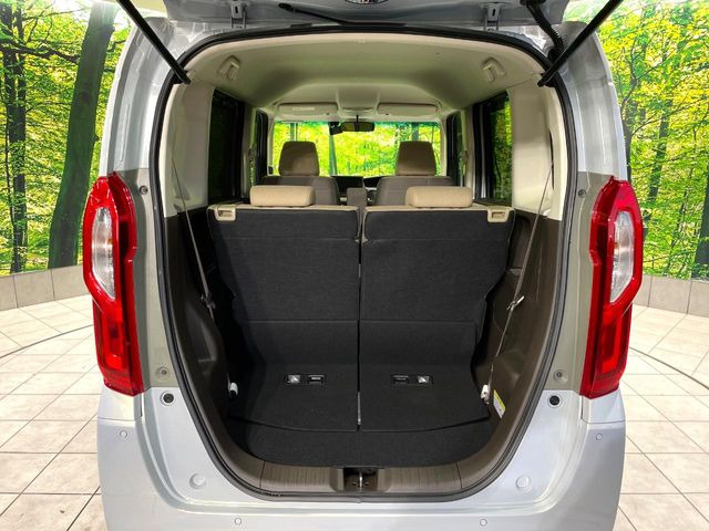 ���i�̂���������ʋ΁A���}���ɏ\���ȉ׎��X�y�[�X���m�ۂ��Ă���܂��B�Z�J���h�V�[�g��|���ƁA�傫�ȉו��̐ύڂ��\�ł���