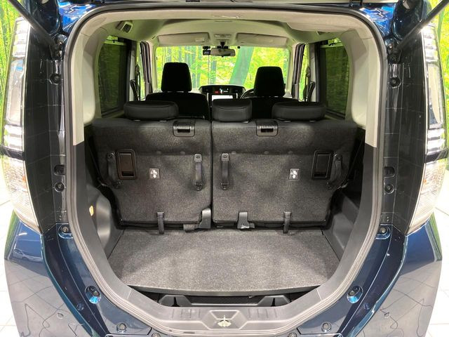 ���i�̂���������ʋ΁A���}���ɏ\���ȉ׎��X�y�[�X���m�ۂ��Ă���܂��B�Z�J���h�V�[�g��|���ƁA�傫�ȉו��̐ύڂ��\�ł���