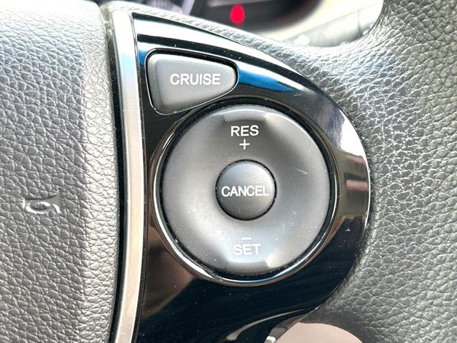 【クルーズコントロール】高速道路もラクラク走行。アクセルを離しても一定速度で走行ができ、長距離運転時の負担を軽減!加速・減速も簡単なスイッチ操作で調整できます。