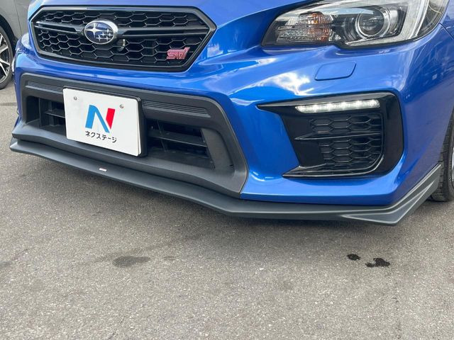 �ySTI�X�^�C���p�b�P�[�W�z�t�����g�E�T�C�h�E���A��STI�̃G�A���œ���B�O�ς̃X�|�[�e�B�[�����ۗ������Ă���邾���łȂ��A�������s���̋�̓o�����X���œK�����Ă���܂��B