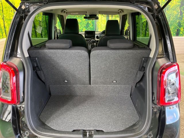 ���i�̂���������ʋ΁A���}���ɏ\���ȉ׎��X�y�[�X���m�ۂ��Ă���܂��B�Z�J���h�V�[�g��|���ƁA�傫�ȉו��̐ύڂ��\�ł���