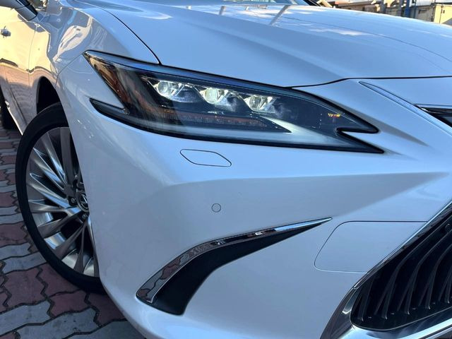 �y�O��LED�w�b�h���C�g�z�X�^�C���b�V���Ȍ����ڂ̎O��LED�w�b�h���C�g�𑕔���X�^�C�������łȂ��A��Ԃ̑��s�����E�ǍD�ň��S���Ă���肢�������܂��B