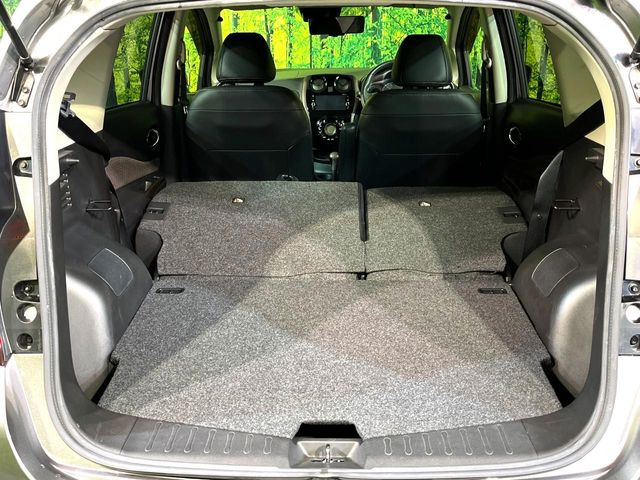 ���i�̂���������ʋ΁A���}���ɏ\���ȉ׎��X�y�[�X���m�ۂ��Ă���܂��B�Z�J���h�V�[�g��|���ƁA�傫�ȉו��̐ύڂ��\�ł���