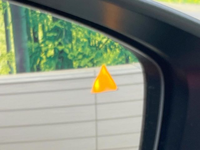 �y�u���C���h�X�|�b�g���j�^�����O�z���s���A�h�A�~���[�̎��p�ɂȂ�₷���ӏ��Ɍ㑱�Ԃ��ڋ߂���ƃT�C�h�~���[�t�߂Ɍx����\���A�h���C�o�[�ɒ��ӊ��N�����Ă���܂��B