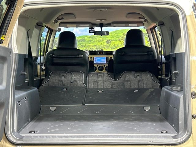 ���i�̂���������ʋ΁A���}���ɏ\���ȉ׎��X�y�[�X���m�ۂ��Ă���܂��B�Z�J���h�V�[�g��|���ƁA�傫�ȉו��̐ύڂ��\�ł���