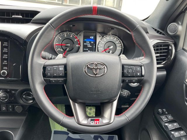 �y�����v�����X�e�A�����O�z�㎿�Ȋv���g�p���邱�ƂŁA��ɂ����������݂ƂĂ��^�]���₷���n���h���ł���