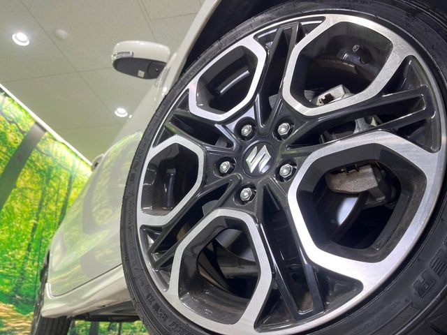 �y����17�C���`�A���~�z�C�[���z�O�ςɃ}�b�`���������A���~�z�C�[���𑕒����Ă���܂��B�e��ЊO�A���~�z�C�[����A�X�^�b�h���X�^�C�����戵�����Ă���܂��B���񂲑��k����������