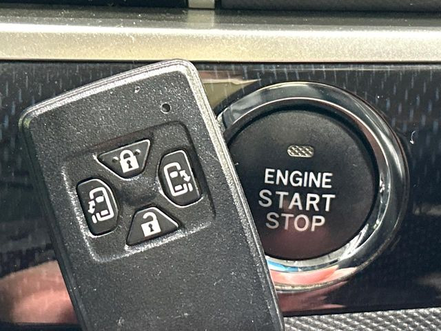 �y�X�}�[�g�L�[�z�J�o����|�P�b�g�ɓ��ꂽ�܂܂ł��h�A�̎{���E�������\�ȃX�}�[�g�L�[�𑕔��B�G���W���̃I���E�I�t�����J�M�����o���K�v����������Ƃ��Ă��֗��ł���