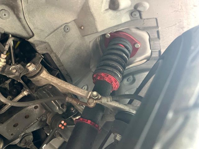 �yBLITZ�ԍ����z�ԍ����Ⴍ�Ȃ�A�X�^�C���b�V���Ȍ����ڂƂȂ��Ă���܂��B�ԗ��̏d�S�������鎖�ŁA���s���̈��萫�����サ�܂���