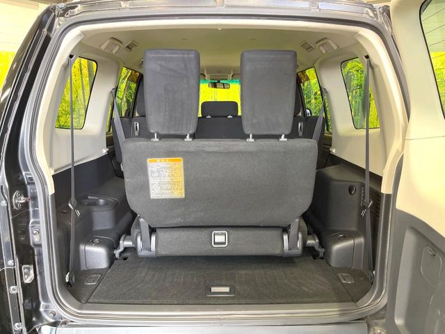 ���i�̂���������ʋ΁A���}���ɏ\���ȉ׎��X�y�[�X���m�ۂ��Ă���܂��B�Z�J���h�V�[�g��|���ƁA�傫�ȉו��̐ύڂ��\�ł���