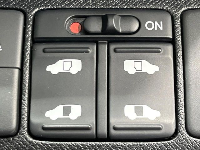 �y�����X���C�h�h�A�z���ԏ�ŗׂ̎ԂƂ̊Ԋu���������ɂ������A�X���C�h�h�A�Ȃ���S!�h�A�I�[�v������������炸�A�J�������L���̂ŏ��~�肪�Ƃ��Ă��ȒP�ł��B�傫�ȉו��̏o���������Ȃ���\��