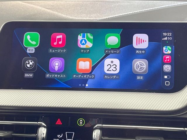 ��Apple Car Play:�X�}�z�Ƃ̗L���ڑ��ŁA�i�r�E�I�[�f�B�I�Đ��ȂǃX�}�z�̃A�v���@�\����ʂł��g����֗��@�\�ł�!