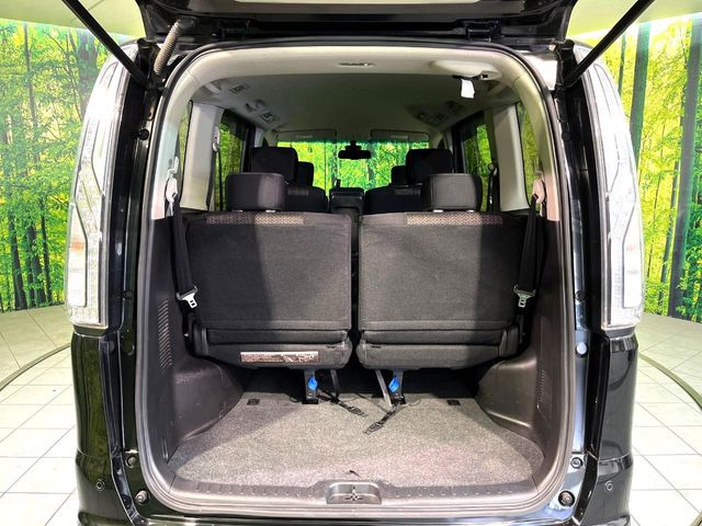 ���i�̂���������ʋ΁A���}���ɏ\���ȉ׎��X�y�[�X���m�ۂ��Ă���܂��B�Z�J���h�V�[�g��|���ƁA�傫�ȉו��̐ύڂ��\�ł���