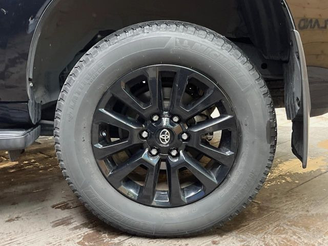 �y����18�C���`�A���~�z�C�[���z�O�ςɃ}�b�`���������A���~�z�C�[���𑕒����Ă���܂��B�e��ЊO�A���~�z�C�[����A�X�^�b�h���X�^�C�����戵�����Ă���܂��B���񂲑��k����������