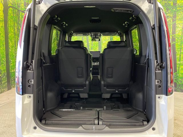 ���i�̂���������ʋ΁A���}���ɏ\���ȉ׎��X�y�[�X���m�ۂ��Ă���܂��B�Z�J���h�V�[�g��|���ƁA�傫�ȉו��̐ύڂ��\�ł���