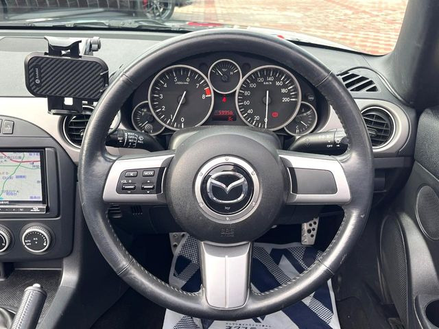 �y�����v�����X�e�A�����O�z�㎿�Ȋv���g�p���邱�ƂŁA��ɂ����������݂ƂĂ��^�]���₷���n���h���ł���