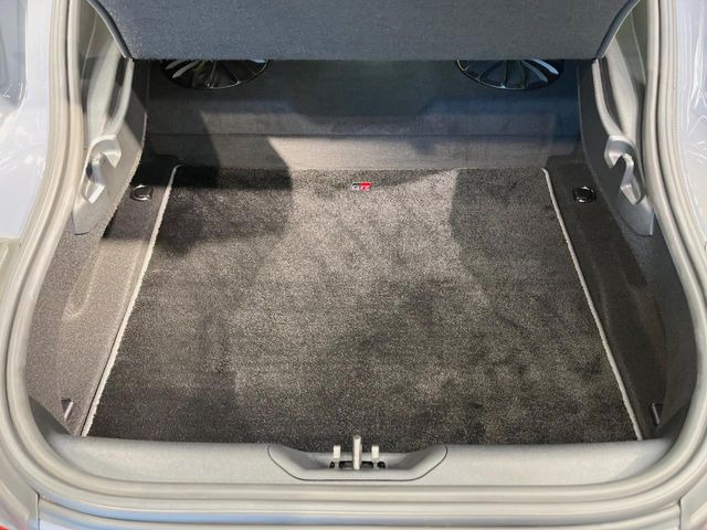 ���i�̂���������ʋ΁A���}���ɏ\���ȉ׎��X�y�[�X���m�ۂ��Ă���܂���