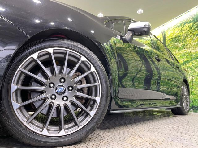 �y����18�C���`�A���~�z�C�[���z�O�ςɃ}�b�`���������A���~�z�C�[���𑕒����Ă���܂��B�e��ЊO�A���~�z�C�[����A�X�^�b�h���X�^�C�����戵�����Ă���܂��B���񂲑��k����������