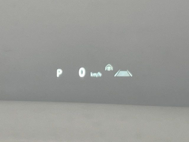 �y�J���[�w�b�h�A�b�v�f�B�X�v���C�z���݂̑��x�⑖�s�����f�W�^���\���ŉ^�]�ȑO���̃K���X�ɓ��e!�J���[�t���Ŏ��F���������A�^�]���ڐ������炳���K�v�ȏ����m�F�ł���̂łƂ��Ă��֗��ň��S!