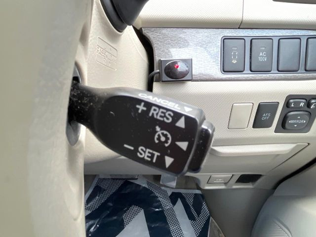 �y�N���[�Y�R���g���[���z�������H�����N���N���s�B�A�N�Z���𗣂��Ă���葬�x�ő��s���ł��A�������^�]���̕��S���y��!�����E�������ȒP�ȃX�C�b�`����Œ����ł��܂��B