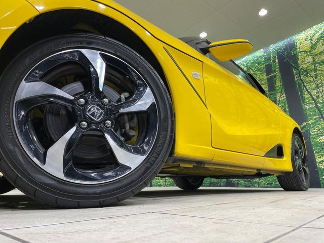 �y����15�C���`�A���~�z�C�[���z�O�ςɃ}�b�`���������A���~�z�C�[���𑕒����Ă���܂��B�e��ЊO�A���~�z�C�[����A�X�^�b�h���X�^�C�����戵�����Ă���܂��B���񂲑��k����������