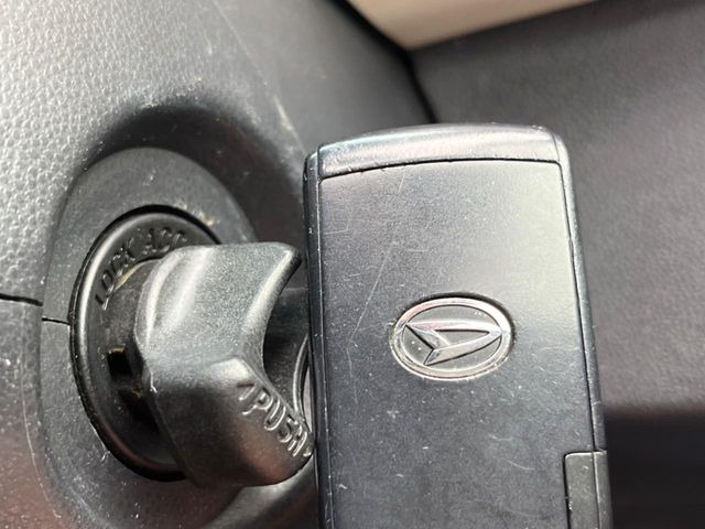 �y�L�[�t���[�V�X�e���z�J�o����|�P�b�g�ɓ��ꂽ�܂܂ł��h�A�̎{���E�������\�ȃX�}�[�g�L�[�𑕔��B�G���W���̃I���E�I�t�����J�M�����o���K�v����������Ƃ��Ă��֗��ł���