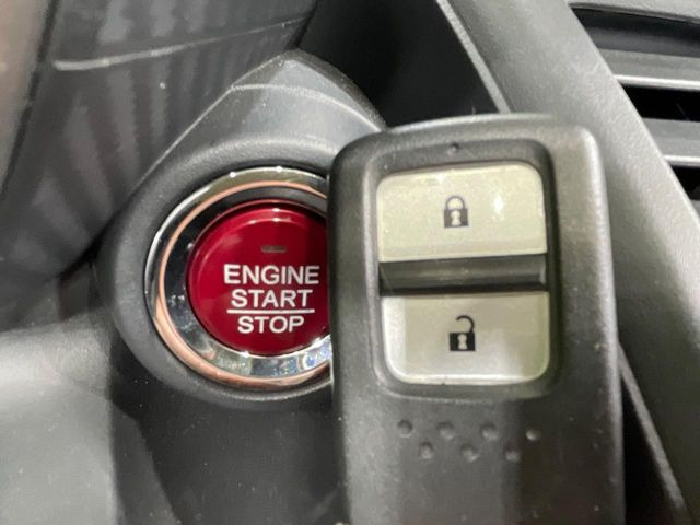 �yHonda�X�}�[�g�L�[�z�J�o����|�P�b�g�ɓ��ꂽ�܂܂ł��h�A�̎{���E�������\�ȃX�}�[�g�L�[�𑕔��B�G���W���̃I���E�I�t�����J�M�����o���K�v����������Ƃ��Ă��֗��ł���