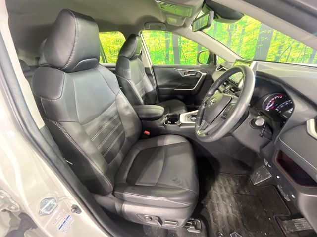 【シートヒーター】寒い日に重宝するシートヒーター!エアコンより早く温まってくれるので寒がりの人も安心ですね♪エアコンの温風は乾燥するから苦手、という方にもをおすすめです。