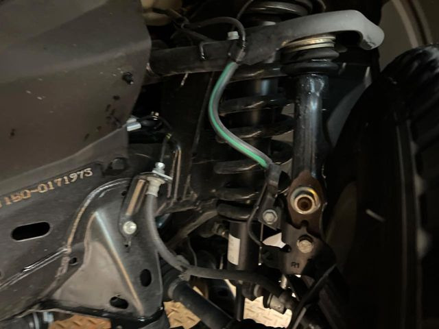 お車を安心してお乗りいただく為には、足回りの定期点検が欠かせません。サービスサポート(有償保証)では無料点検もご提供しており、安心のカーライフをお過ごしいただけるサポート体制が整っています。