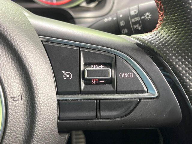 �y�N���[�Y�R���g���[���z�������H�����N���N���s�B�A�N�Z���𗣂��Ă���葬�x�ő��s���ł��A�������^�]���̕��S���y��!�����E�������ȒP�ȃX�C�b�`����Œ����ł��܂��B