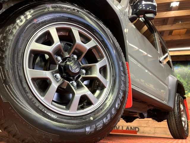 �y����15�C���`�A���~�z�C�[���z�O�ςɃ}�b�`���������A���~�z�C�[���𑕒����Ă���܂��B�e��ЊO�A���~�z�C�[����A�X�^�b�h���X�^�C�����戵�����Ă���܂��B���񂲑��k����������