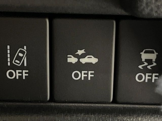 �y�f���A���J�����u���[�L�T�|�[�g�z���s���ɑO���̎ԗ�����F�����A�Փ˂������Ȏ��͌x��ƃu���[�L�ŏՓˉ���Ɣ�Q�y�����A�V�X�g�B�����S�Ƀh���C�u�����y���݂��������܂��B