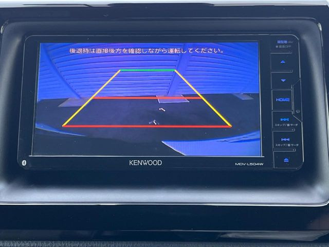 【バックカメラ】駐車時に後方がリアルタイム映像で確認できます。大型商業施設や立体駐車場での駐車時や、夜間のバック時に大活躍!運転スキルに関わらず、今や必須となった装備のひとつです!