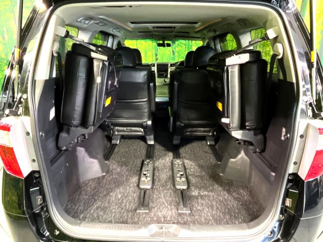 ���i�̂���������ʋ΁A���}���ɏ\���ȉ׎��X�y�[�X���m�ۂ��Ă���܂��B�Z�J���h�V�[�g��|���ƁA�傫�ȉו��̐ύڂ��\�ł���