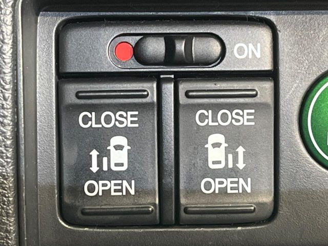 �y�����p���[�X���C�h�h�A�z�X�}�[�g�L�[��^�]�Ȃ̃X�C�b�`�Ō�ȗ����X���C�h�h�A�̊J���\���d��������͂����ăh�A���J����K�v�������A�����Ȃ��q�l�ł��ȒP�ɊJ���߂ł����K�ł���