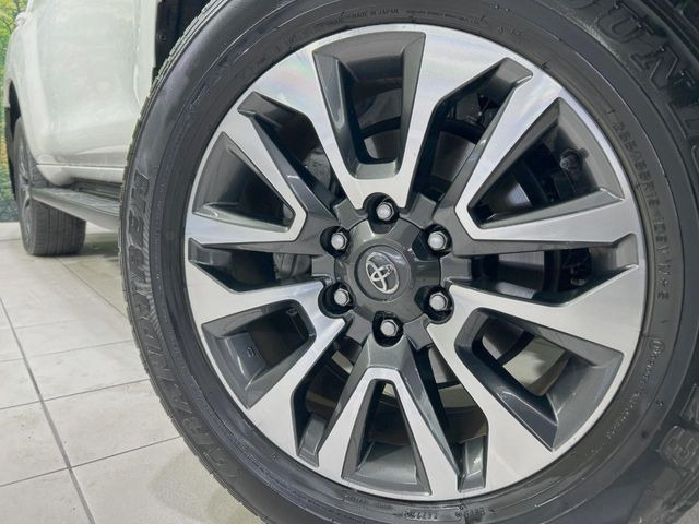 �y�����I�v�V����19�C���`�A���~�z�C�[���z�����I�v�V�����z�C�[���𑕒��B���s���\�̌���ɉ����A�O�ς����X�^�C���b�V���ɂȂ��Ă��܂��B