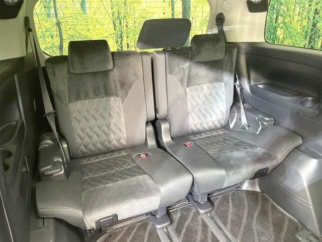3列目シートはもちろん状態良好☆大人でもゆったりと座って頂けますので、大人数でのお出かけもラクラクです♪ご家族で、気の知れた仲間で、ドライブに行くのが楽しみですね♪