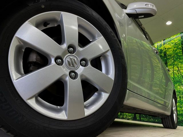 �y����15�C���`�A���~�z�C�[���z�O�ςɃ}�b�`���������A���~�z�C�[���𑕒����Ă���܂��B�e��ЊO�A���~�z�C�[����A�X�^�b�h���X�^�C�����戵�����Ă���܂��B���񂲑��k����������