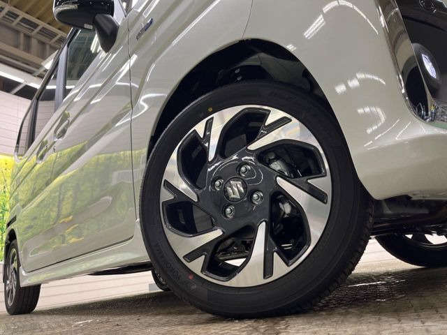 �y����15�C���`�A���~�z�C�[���z�O�ςɃ}�b�`���������A���~�z�C�[���𑕒����Ă���܂��B�e��ЊO�A���~�z�C�[����A�X�^�b�h���X�^�C�����戵�����Ă���܂��B���񂲑��k����������