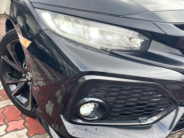 �yLED�w�b�h���C�g�z���V����ԑ��s�����ǍD�Ȏ��E���m�ۂ����S���ĉ^�]�ł��鍂�P�xLED�w�b�h���C�g�𑕔�!�_�����x�������A����d�͂��}�����Ă��܂��B