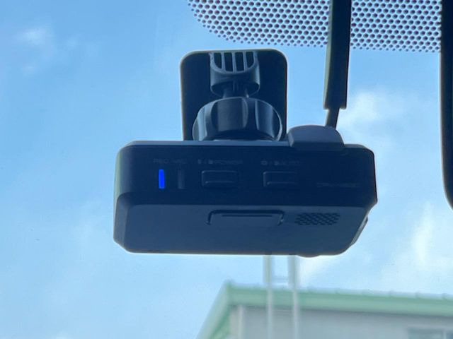 【ドライブレコーダー】ドライブレコーダー装備!走行中はもちろん、あおり運転や事故に遭遇した際、映像で記録し、万一のリスクに備えます。※記録用SDカードはお客様ご自身でご準備いただく必要があります。