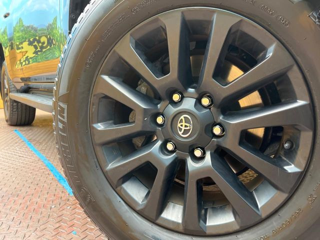 �y�O���[�h��p����18�C���`�A���~�z�C�[���z�f�U�C�����̍��������A���~�z�C�[���𑕒����Ă���܂��B�e��ЊO�A���~�z�C�[����A�X�^�b�h���X�^�C�����戵�����Ă���܂��B���񂲑��k����������